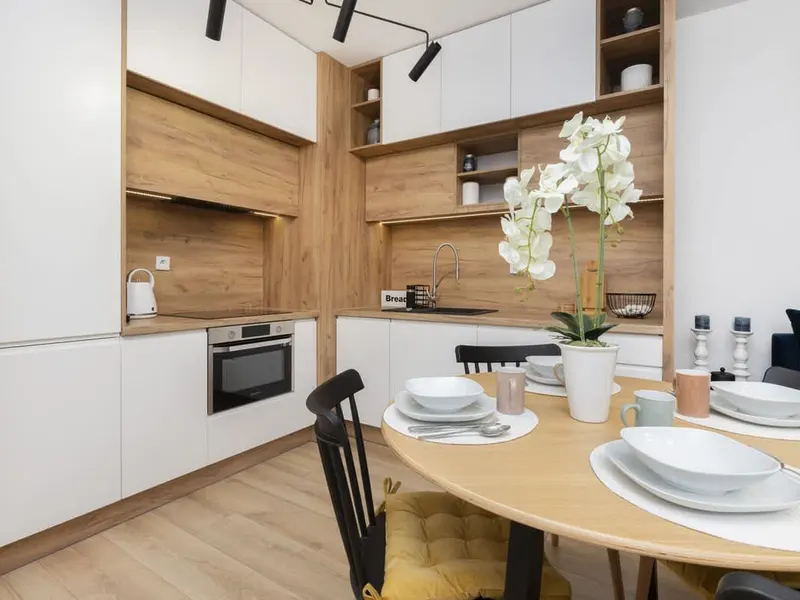 Stilvolle Wohnung | Balkon und Privatparkplatz – Foto 4