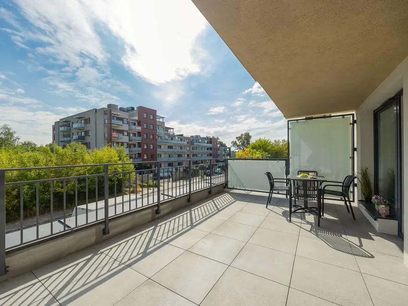 Stylish Apartment with Terrace | Close to the Airport – photo 4