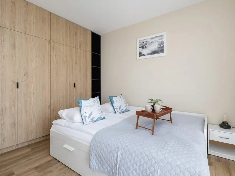 Sunny Apartment | Parking and Workspace – photo 2