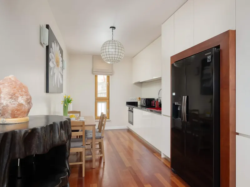 Stylish Apartment | 2 Balconies, 2 Parking Spaces and Desk – photo 4