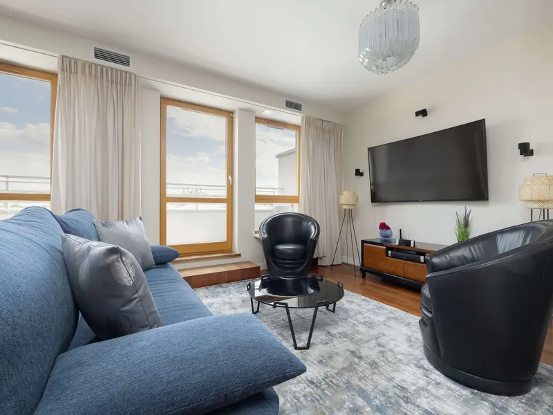 Stylish Apartment | 2 Balconies, 2 Parking Spaces and Desk – photo 1