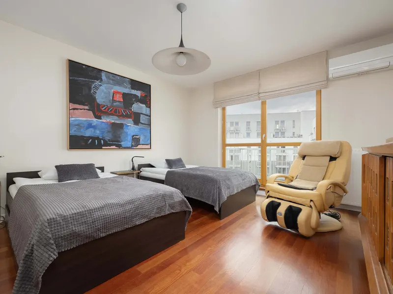 Stylish Apartment | 2 Balconies, 2 Parking Spaces and Desk – photo 3