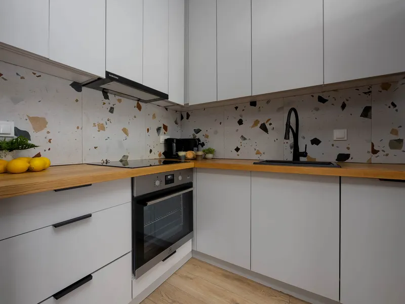 Functional Studio in Warsaw | Balcony and Close to the Stadium – photo 4