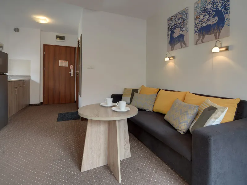 Bright Apartment with Balcony | Two Bathrooms, Parking – photo 4