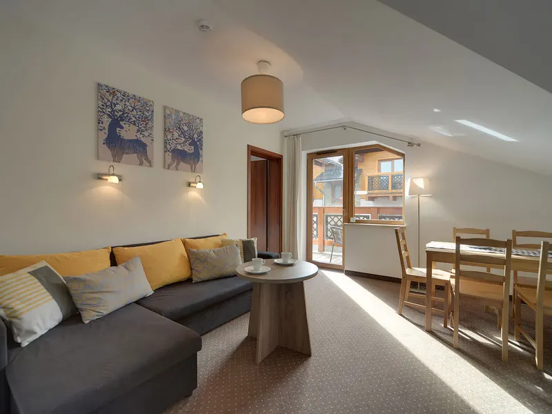 Bright Apartment with Balcony | Two Bathrooms, Parking – photo 1