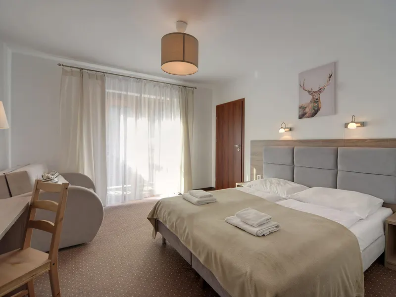 Bright Apartment with Balcony | Two Bathrooms, Parking – photo 2