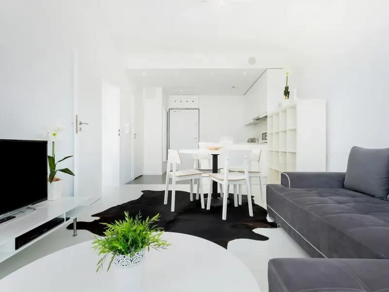 Nowoczesny Apartament z Balkonem | Blisko Plaży – zdjęcie 1