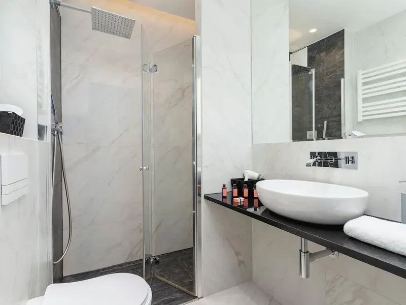Modern Apartment in the City Centre | Balcony | Workspace – photo 5