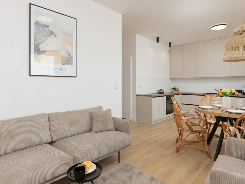 Cozy Apartment with Balcony | Parking in Garage – photo 2