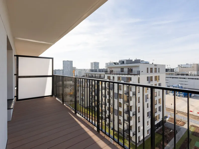 Cozy Apartment with Balcony | Parking in Garage – photo 3