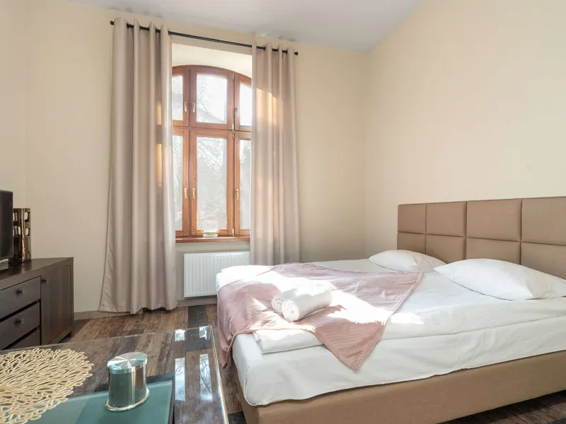 Elegant Apartment | Two Bedrooms, Close to Old Market Square – photo 1