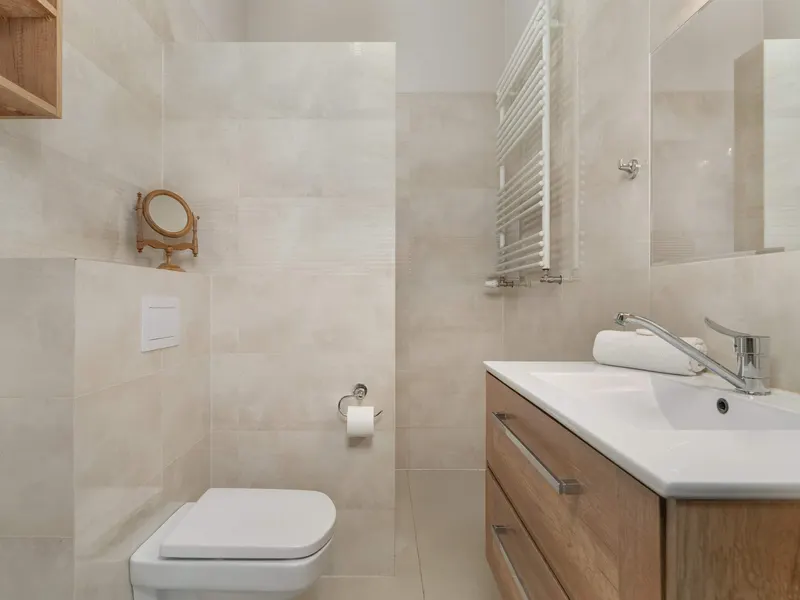 Elegant Apartment | Two Bedrooms, Close to Old Market Square – photo 5