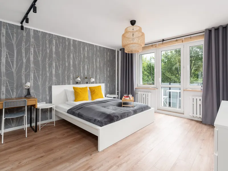 Stilvolles Apartment mit Balkon | Arbeitsbereich – Foto 1