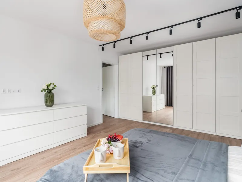 Stilvolles Apartment mit Balkon | Arbeitsbereich – Foto 4