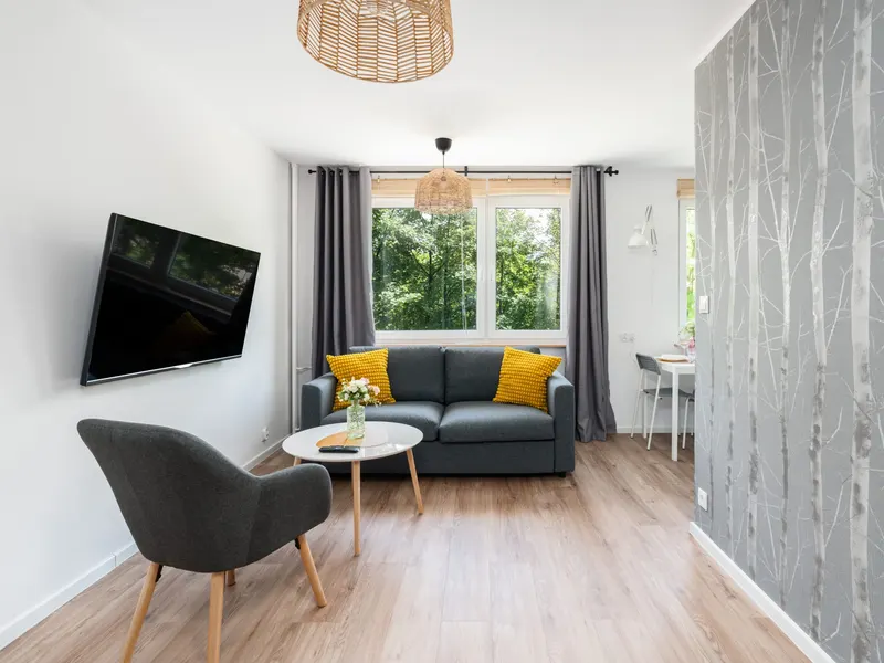 Stilvolles Apartment mit Balkon | Arbeitsbereich – Foto 2