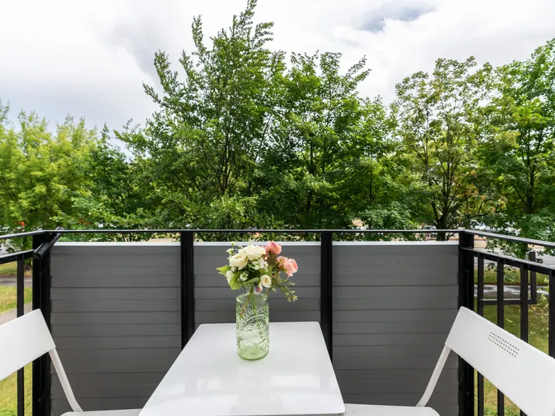 Stilvolles Apartment mit Balkon | Arbeitsbereich – Foto 5