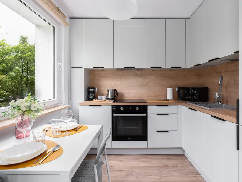 Stilvolles Apartment mit Balkon | Arbeitsbereich – Foto 3