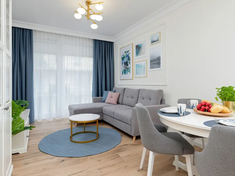 Stylowy Apartament w Kołobrzegu | Balkon i Prywatny Parking – zdjęcie 1