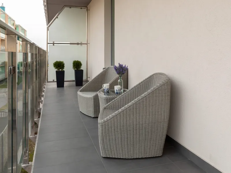 Stylowy Apartament w Kołobrzegu | Balkon i Prywatny Parking – zdjęcie 4