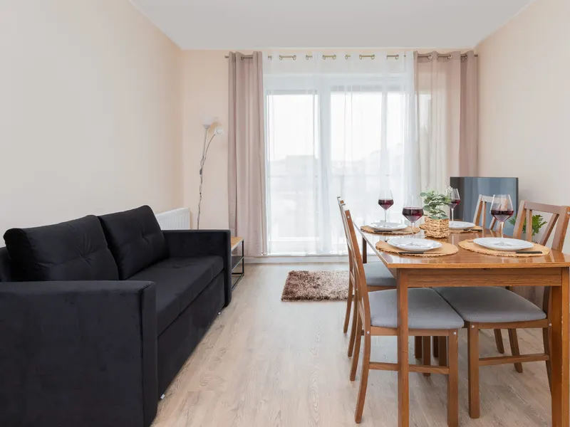 Elegant Apartment in Gdynia | Balcony and Private Parking – photo 1
