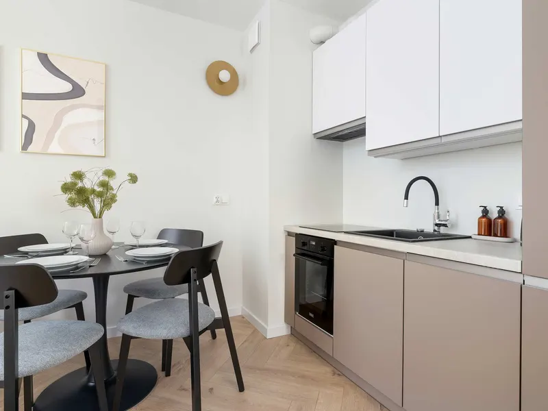 Stilvolles Appartement mit Balkon | Parkplatz | Klimatisierung – Foto 3