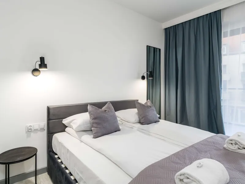 Stylish Apartment with Balcony | Close to Old Market and Parking – photo 2