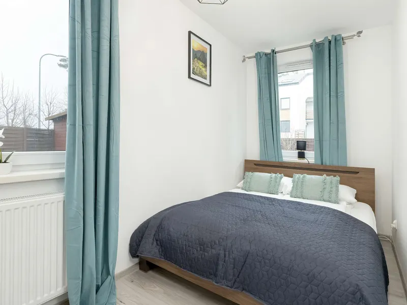 Stylowy Apartament z Ogrodem | Dwie Sypialnie | Parking – zdjęcie 2