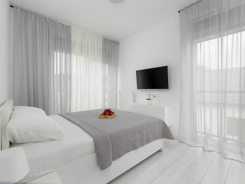 Komfortable Wohnung | Parkplatz, Schwimmbad, Balkon – Foto 2