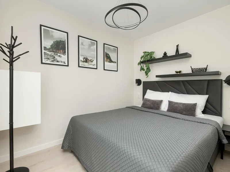 Nowoczesny Apartament | Blisko Plaży, Parking i Siłownia – zdjęcie 1