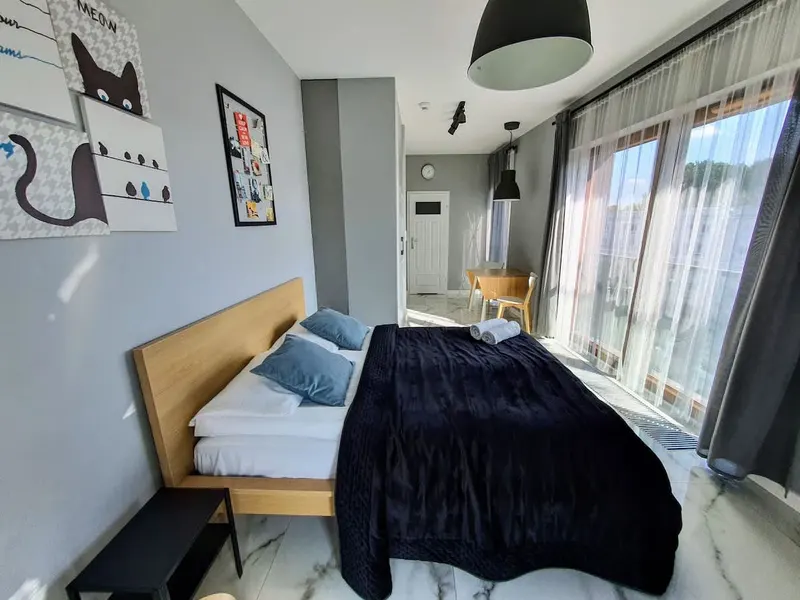 Helles Studio im Zentrum | Arbeitsraum und Balkon – Foto 1