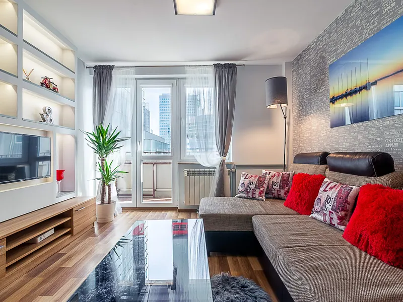Helles Appartement mit Balkon | In der Nähe des Kulturpalasts – Foto 1