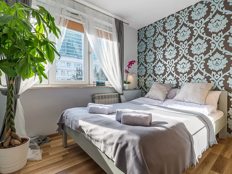 Helles Appartement mit Balkon | In der Nähe des Kulturpalasts – Foto 3