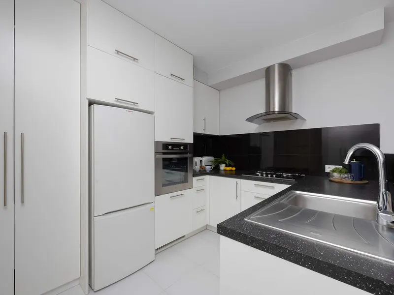 Stylish Apartment in the Center | Workspace – photo 3