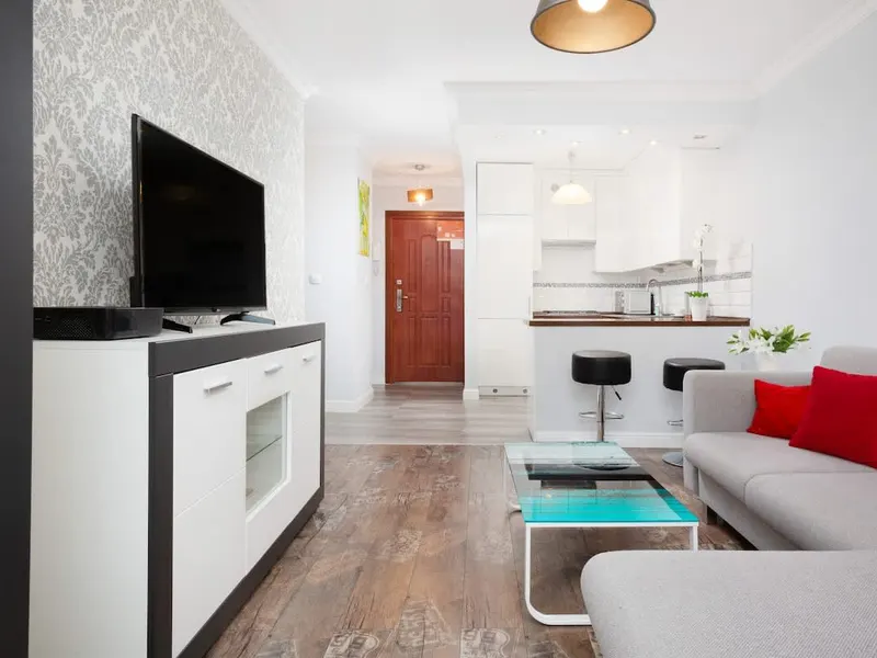 Bright Apartment in the Center | Balcony and 270 m to the Metro – photo 3