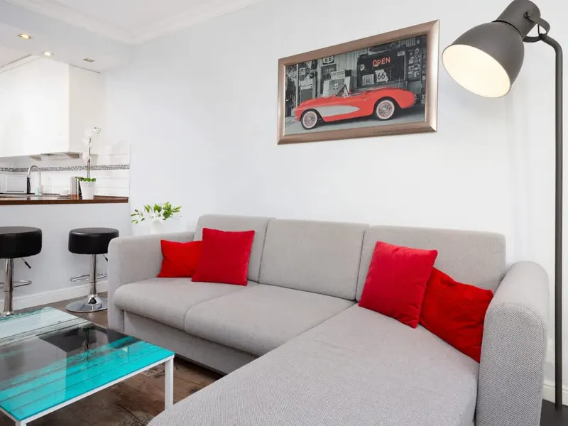 Bright Apartment in the Center | Balcony and 270 m to the Metro – photo 4