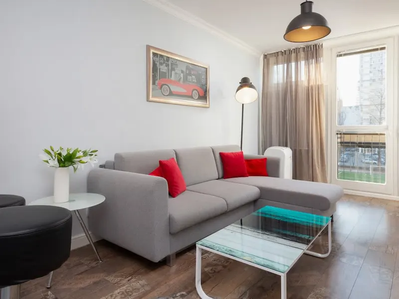 Bright Apartment in the Center | Balcony and 270 m to the Metro – photo 1