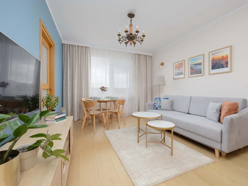 Stilvolles Apartment in Warschau | Smart TV und Arbeitsbereich – Foto 1