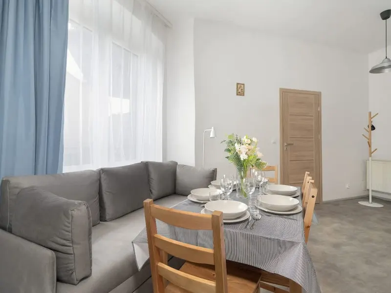 Stilvolle Wohnung im Zentrum | Balkon und Arbeitsraum – Foto 1