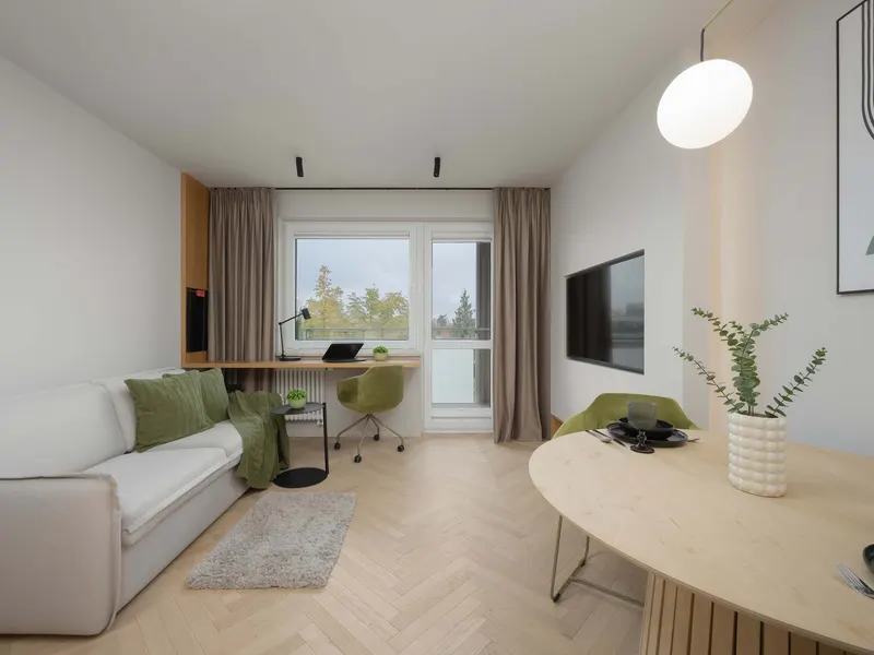 Sunny Apartment | Balcony, Parking, Workspace – photo 1