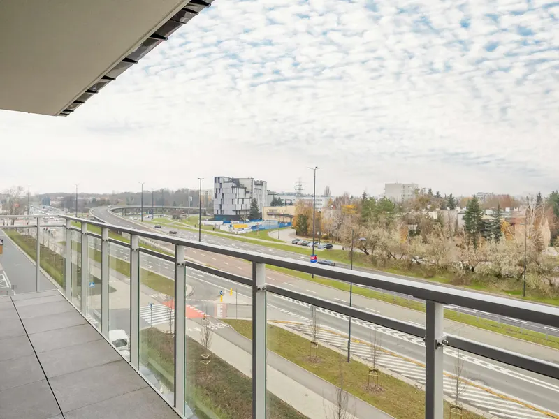 Functional Apartment | Large Balcony and Workspace – photo 5