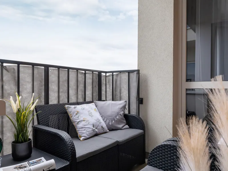 Spacious Apartment | Balcony, Garage, Workspace – photo 3