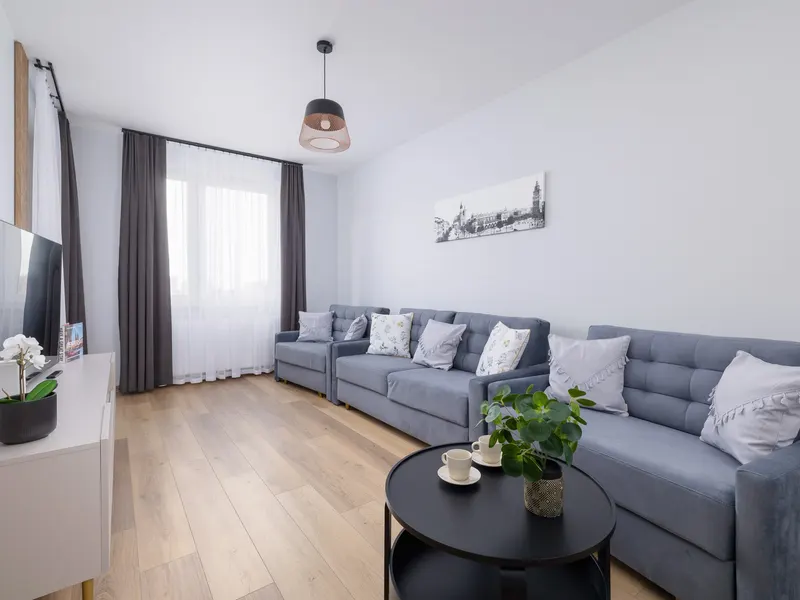 Spacious Apartment | Balcony, Garage, Workspace – photo 2