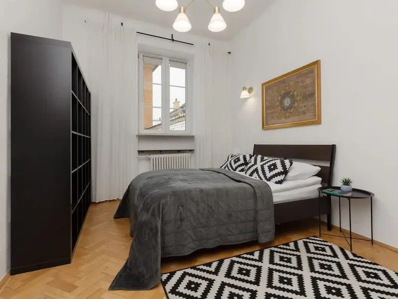 Spacious Apartment in the Old Town | 1 min to the Castle – photo 1