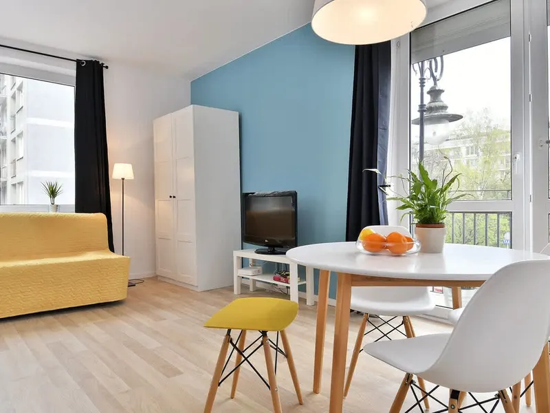 Pastellfarbene Wohnung im Zentrum | Balkon | Nähe zur Metro – Foto 1