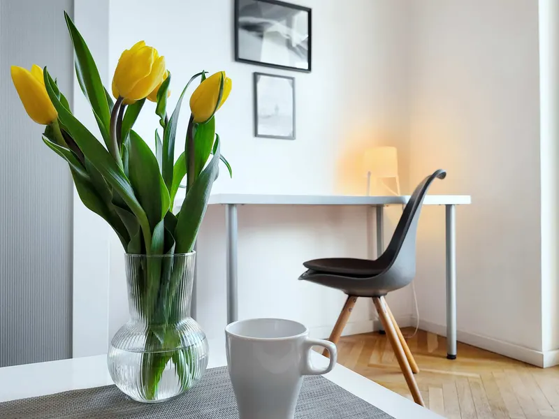 Jasny Apartament z Balkonem | Miejsce do Pracy – zdjęcie 2