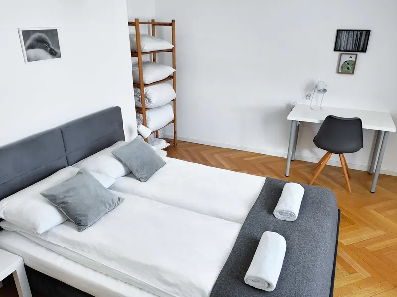 Jasny Apartament z Balkonem | Miejsce do Pracy – zdjęcie 3