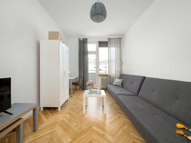 Jasny Apartament z Balkonem | Miejsce do Pracy – zdjęcie 4