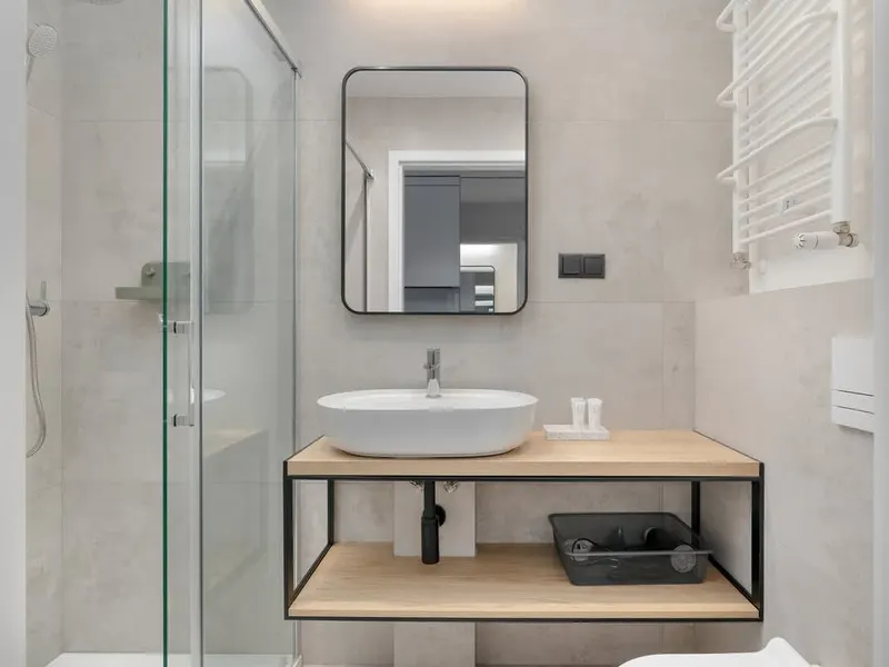Nowoczesne Studio w Centrum | Balkon i Miejsce do Pracy – zdjęcie 3