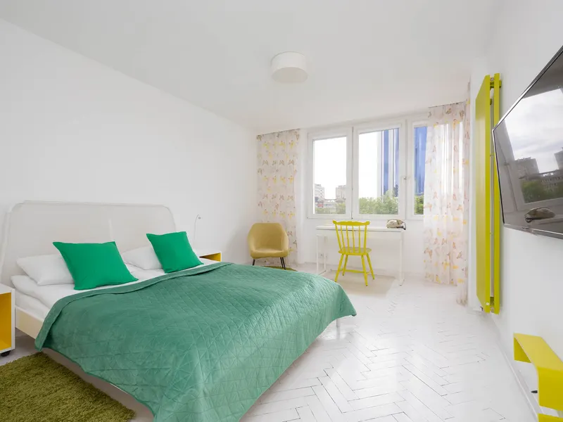 Colorful Apartment with 2 Bedrooms | Workspace – photo 2