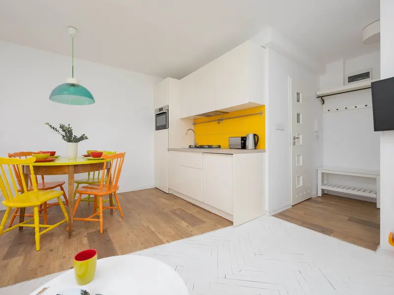 Colorful Apartment with 2 Bedrooms | Workspace – photo 5